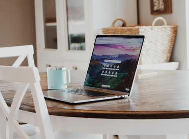 Which AI website builders are free in 2025?